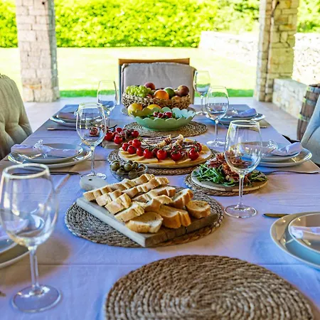 ヴィラ House Edera In Istria For 6 People With Large Garden And Salt - Water Private Pool Juršići
