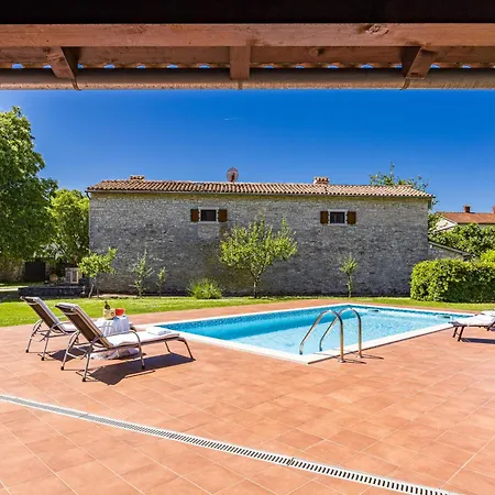 House Edera In Istria For 6 People With Large Garden And Salt - Water Private Pool
