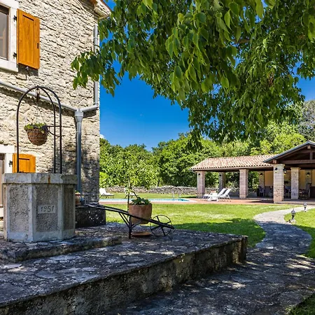 House Edera In Istria For 6 People With Large Garden And Salt - Water Private Pool * Juršići